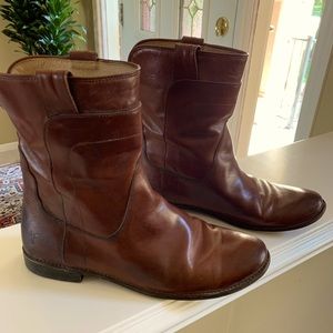 Frye “Paige” short riding boot in Redwood Brown